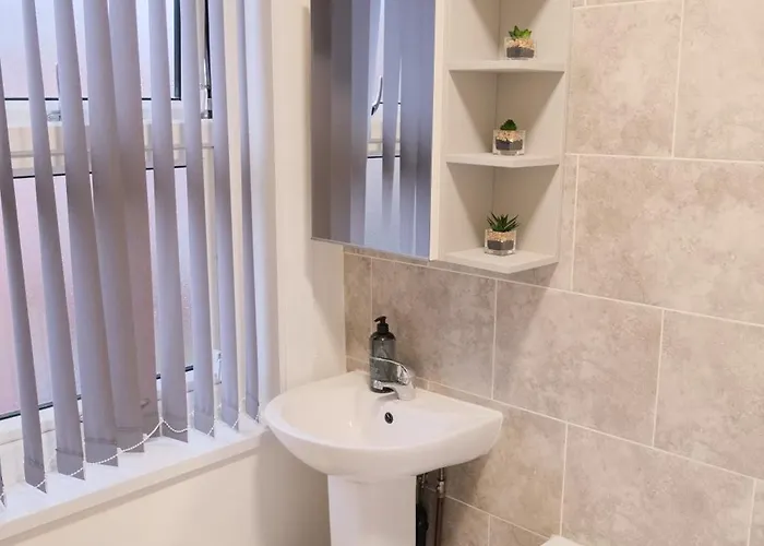 Near Centre & St Hospital בית נופש *