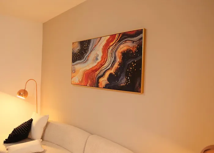 Near Centre & St Hospital