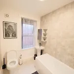 Vakantiehuis Near Centre & St Hospital *