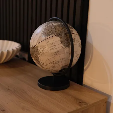 Near Centre & St Hospital