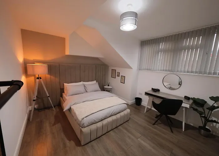 Near Centre & St Hospital