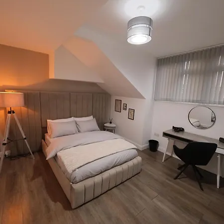 Near Centre & St Hospital