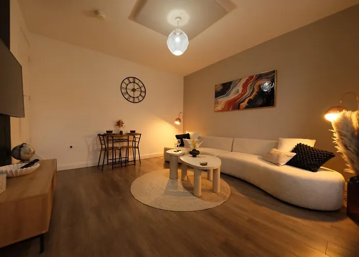 Near Centre & St Hospital Будинок відпочинку *