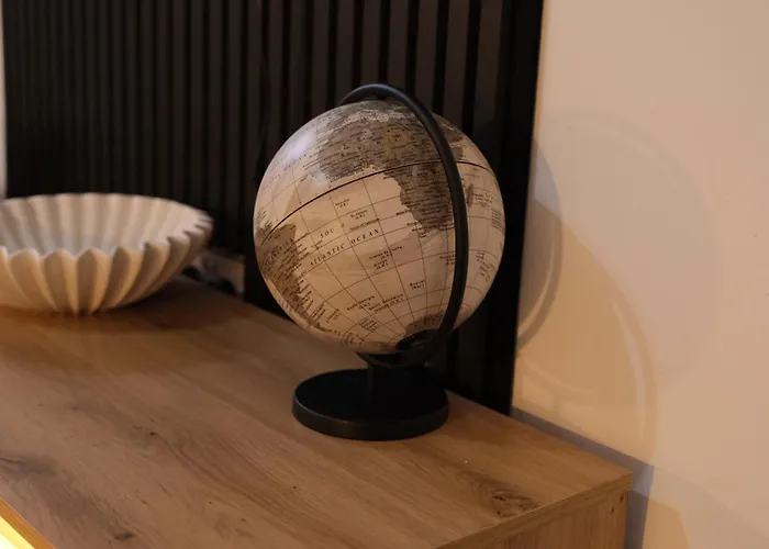 Near Centre & St Hospital